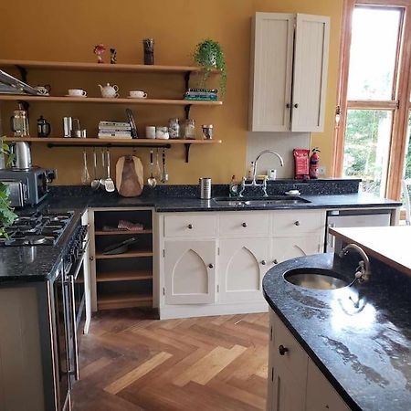 3 Bedroom 3 Bathroom Ground Floor Condo With Veranda 레이게이트 외부 사진