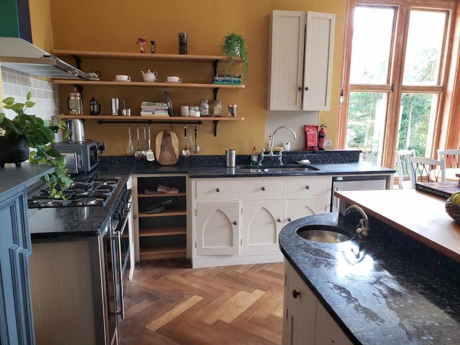 3 Bedroom 3 Bathroom Ground Floor Condo With Veranda 레이게이트 외부 사진