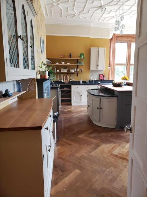 3 Bedroom 3 Bathroom Ground Floor Condo With Veranda 레이게이트 외부 사진