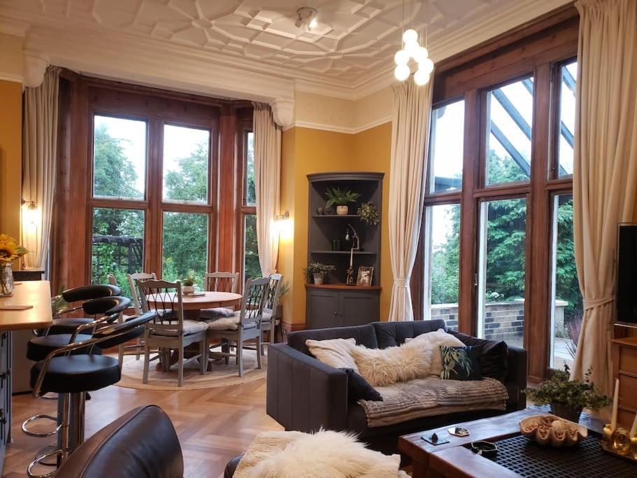 3 Bedroom 3 Bathroom Ground Floor Condo With Veranda 레이게이트 외부 사진