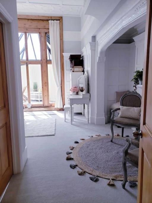 3 Bedroom 3 Bathroom Ground Floor Condo With Veranda 레이게이트 외부 사진